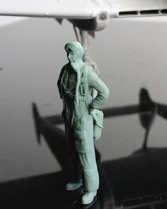 1/48 scale Swedish Airforce pilot, 1940s to early 1950s.Fits SAAB J21, 28 Vampire etc. Art # 48P010