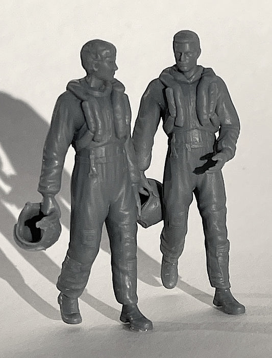 1/48 scale Walking RAF Vampire pilots with MK 1A helmets. Art # 483DP004